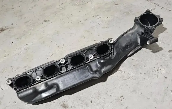 BMW X6 E71 Intake manifold 70341444 LM15758 PA6GF30