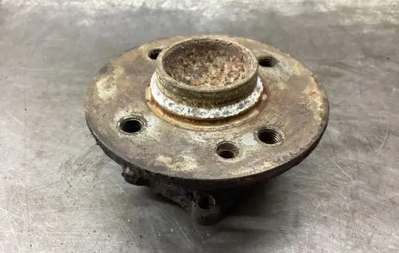 Mini One - Cooper R50 - 53 Rear wheel hub