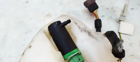 Peugeot 605 Windscreen/windshield washer pump
