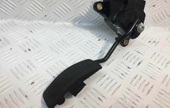 Nissan Qashqai Accelerator throttle pedal 3367A10790