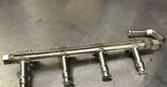 Volkswagen Caddy Fuel main line pipe 03F133320C 051110089