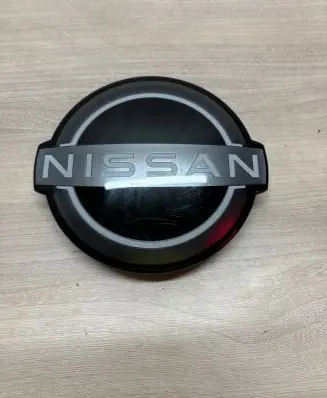 Nissan X-Trail T33 Manufacturer badge logo/emblem 6289060A