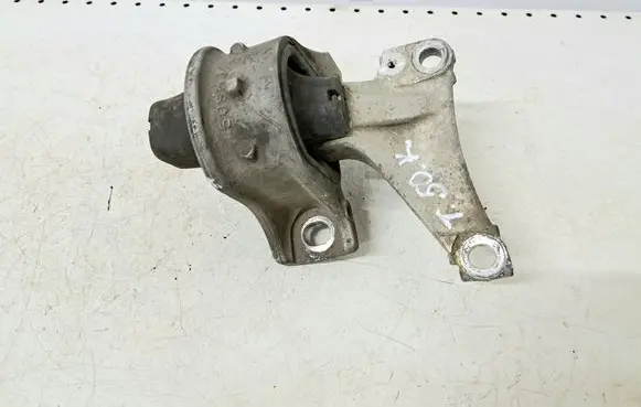 Honda Civic Engine mount bracket