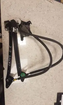 Rear door manual window regulator
