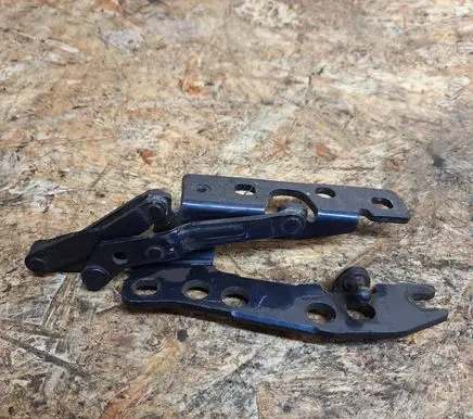 BMW 5 E39 Front door upper hinge 8203276 41618203276 ISE1R