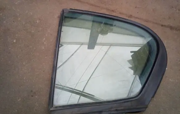 Lexus GS 300 350 430 450H Rear vent window glass 