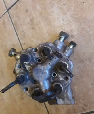 Audi 100 200 5000 C3 Fuel distributor 0438101038