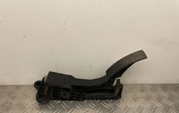 Mercedes-Benz GL X164 Accelerator throttle pedal A1643000004