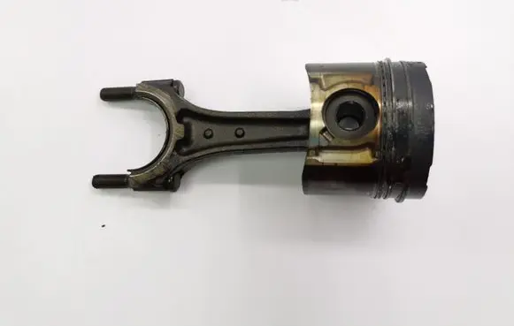 Opel Astra H Piston with connecting rod