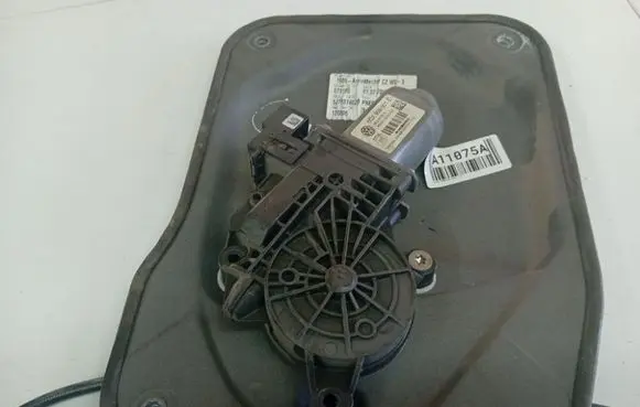Skoda Roomster (5J) Front door window regulator motor 6Q2959801E