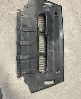 Mitsubishi Pajero Engine splash shield/under tray