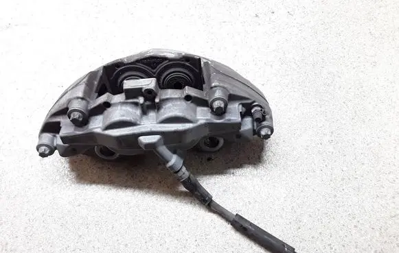Mercedes-Benz C W205 Front brake caliper