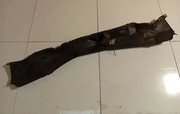 Toyota Corolla Verso AR10 Wiper trim 