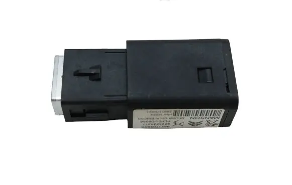 Citroen C4 III e-C4 USB socket connector 9824334377 98217039DX PLP0106556