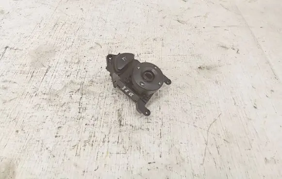 Hyundai Santa Fe Wing mirror switch 371480