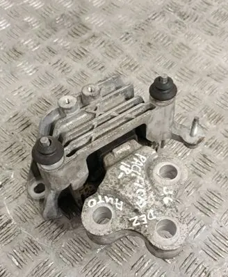 Chrysler Pacifica Gearbox mount P68224742AC D019203417