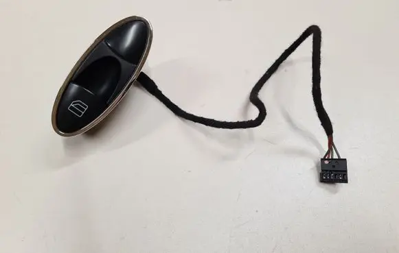 Mercedes-Benz E W211 Electric window control switch A2118218651