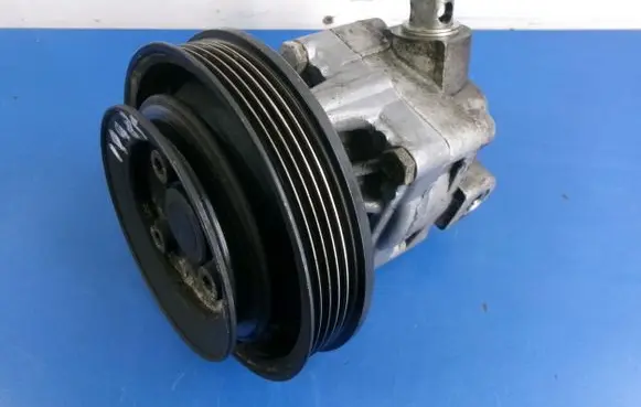 Audi A6 S6 C4 4A Power steering pump 048145155F