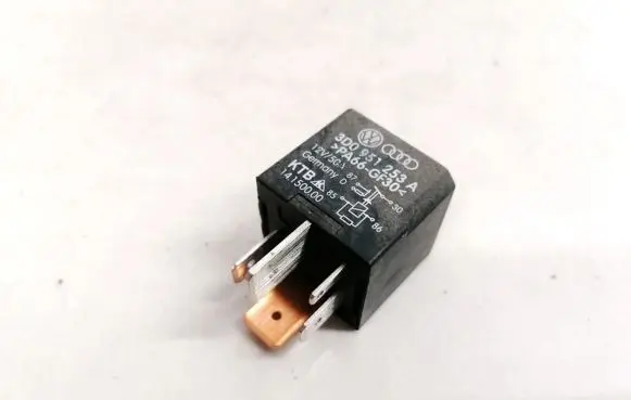 Volkswagen Touran I Other relay 3D0951253B