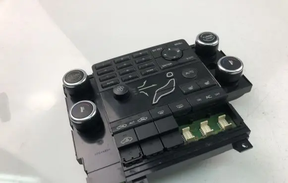 Volvo V70 Speedometer (instrument cluster) 30782281