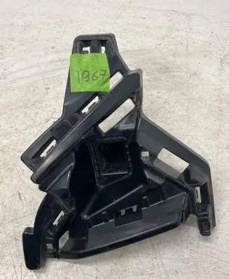 Front bumper mounting bracket