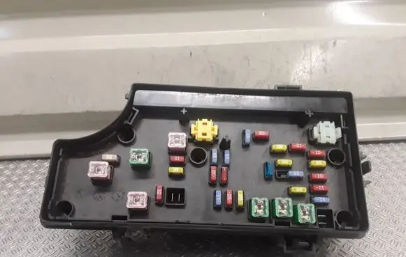 Dodge Caliber Fuse module P68028007AB