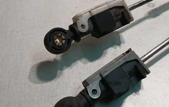 Opel Astra H Gear shift cable linkage 