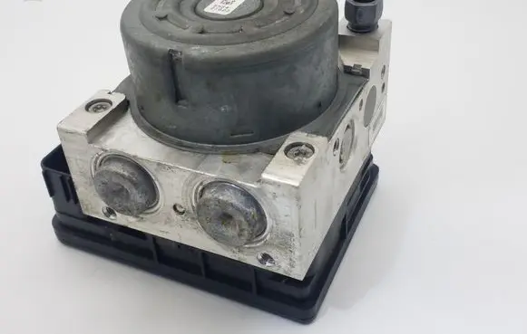 Ford Fusion II ABS Pump DG9C2C219AH 28515195083