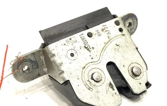 Opel Corsa D Tailgate exterior lock 55701971
