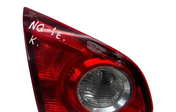 Nissan Qashqai Tailgate rear/tail lights E205091