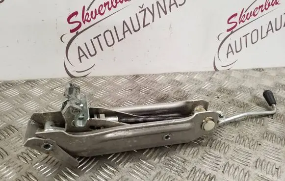 Audi A4 S4 B5 8D Lift Jack 8L0011031A