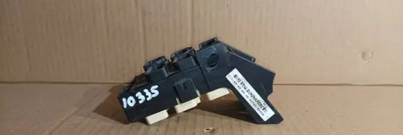 Toyota Avensis T250 Fuse module 8273405030