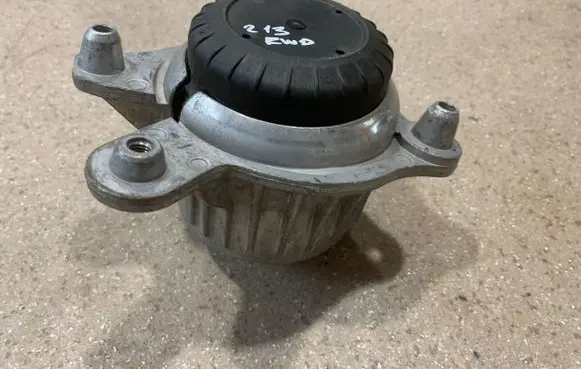 Mercedes-Benz E W213 Engine mount bracket A2132400600
