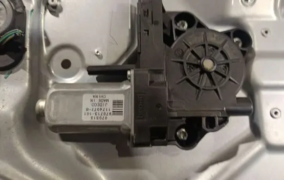 Volvo S80 Front door window regulator motor 970713101