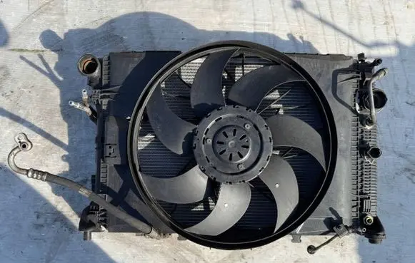 Mercedes-Benz E W212 Radiator set A0005010765