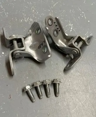 Rear door hinge set