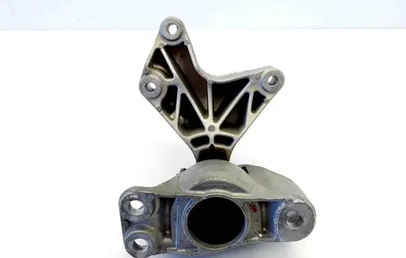Engine mount bracket