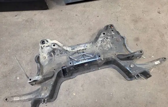 Peugeot 5008 Front subframe