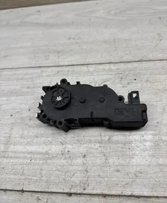 Mercedes-Benz C W205 Tailgate boot lock/latch motor 6NN00942400 A2047500060 6NW00942400
