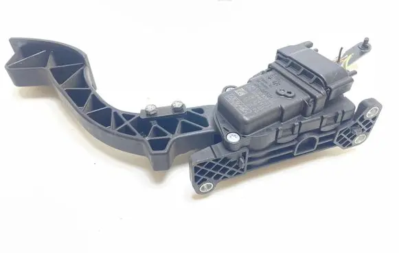 Mazda 3 I Accelerator throttle pedal 4M519F836AG 201003 6PV00864101