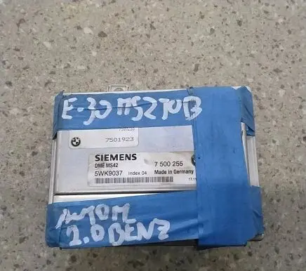 BMW 5 E39 Engine control unit/module 5WK9037 DMEMS42 7500255