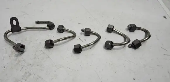 Fuel injector supply line/pipe