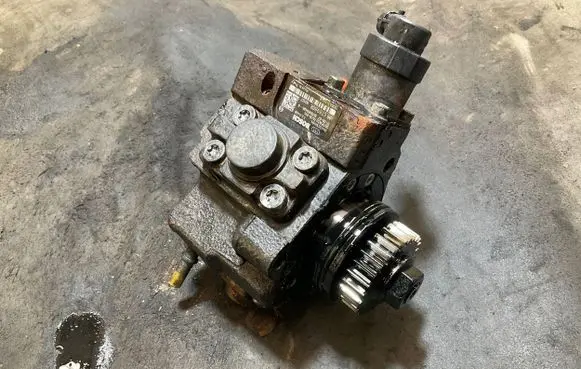 Renault Trafic III (X82) Fuel injection high pressure pump 0445010404 5149408 HMLGT8980R
