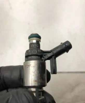 Audi A5 8T 8F Fuel injector 06L906036J
