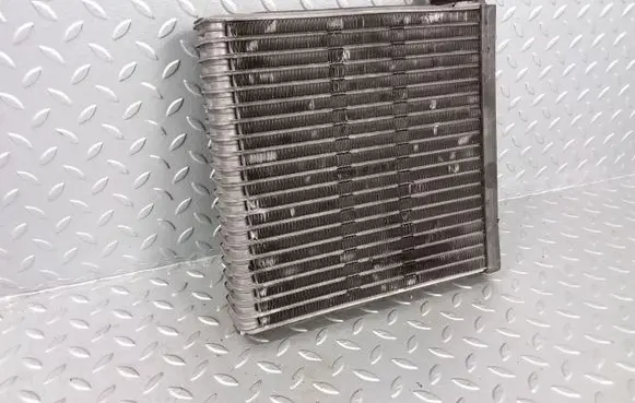 Toyota Avensis Verso Heater blower radiator 04D04A893