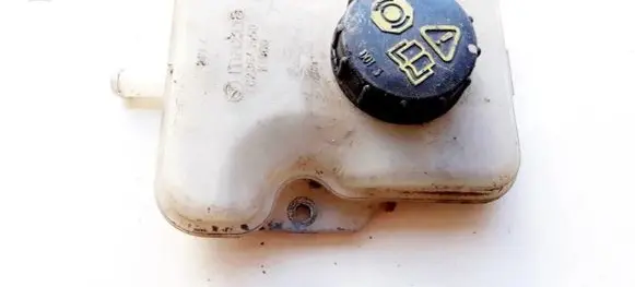 Mazda 5 Brake fluid reservoir C23643550