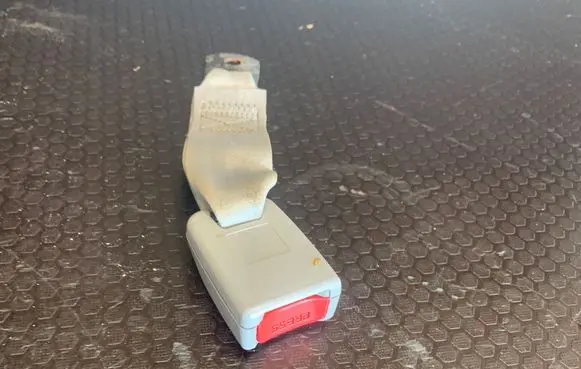 Hyundai Terracan Rear seatbelt buckle 2H1335800B