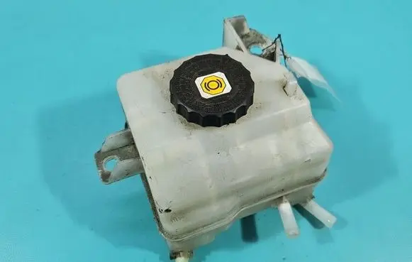 Toyota RAV 4 (XA50) Brake fluid reservoir IMPRK1532546