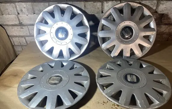 Seat Toledo II (1M) R15 wheel hub/cap/trim 7M7601147 YM211130JA 165022