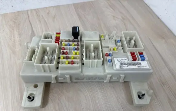 Ford Kuga I Fuse module 7M5T14A073JG